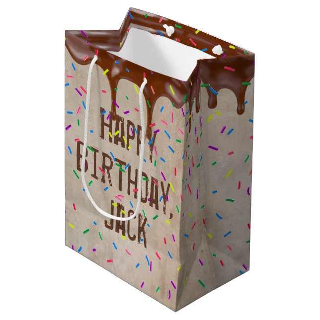 Geburtstag mit Name Dripping Chocolate Icing Mittlere Geschenktüte (Vorderseite Schrägansicht)