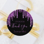 Geburtstag schwarzer lila Glitzer funkeln vielen D Runder Aufkleber<br><div class="desc">Ein klassisch eleganter schwarzer Hintergrund mit dunkelfarbenen Imitaten in lila Farben Glitzer Tropfen,  Maltropfen Look und eine kleine rosa Rose. Mit dem Text: Vielen Dank! geschrieben mit einem modernen handgeschriebenen Stil Skript. Personalisieren und fügen Sie ein Datum und einen Namen hinzu. Lila Buchstaben. Ideal für Gastgeschenke oder danke Karten.</div>