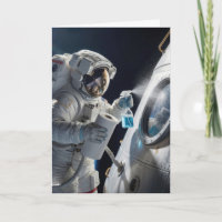 Geburtstags-Astronaut reinigt das Fenster des Raum