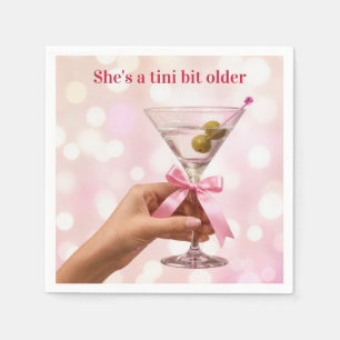 Geburtstags-Martini-Cocktail mit rosa Satinschleif Serviette