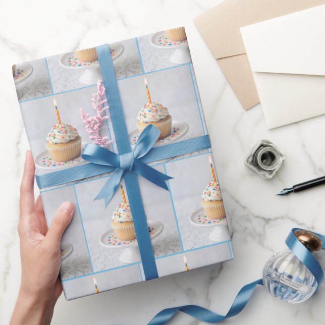 Geburtstagscupcake mit Kerze Geschenkpapier (Schenken)