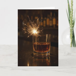 Geburtstagsfeier-Sparkler in einem Glas Whiskey Karte
