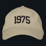 Geburtstagsgeschenk Personalisiert 50. Geburtstag Bestickte Baseballkappe<br><div class="desc">Feiern Sie mit dieser personalisiert bestickten Baseballkappe einen Meilenstein im Stil, der auf Ihr Geburtsjahr zugeschnitten ist! Diese Kappe ist perfekt für einen 50. Geburtstag und ist ein durchdachtes und einzigartiges Geschenk für jeden, der die großen 5-0 dreht. Fügen Sie ihr Geburtsjahr oder einen benutzerdefinierten Text hinzu, um einen einzigartigen...</div>