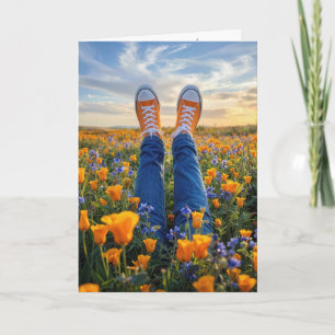 Geburtstagsjeans und orange Sneaker in Blumen Karte