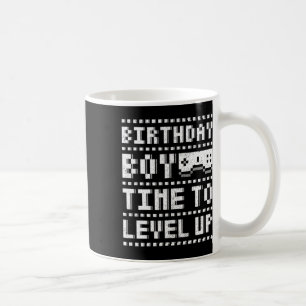 Geburtstagsjunge Zeit, um das Video-Spiel "Teenies Kaffeetasse