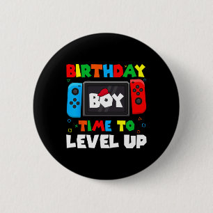 Geburtstagsjunge Zeit zum Hochstufen des Videospie Button