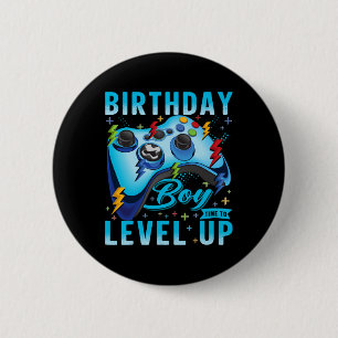 Geburtstagsjunge Zeit zum Hochstufen des Videospie Button