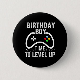Geburtstagsjunge Zeit zum Hochstufen des Videospie Button