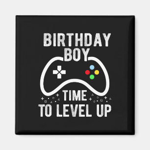 Geburtstagsjunge Zeit zum Hochstufen des Videospie Magnet