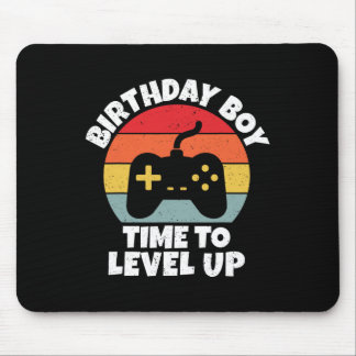 Geburtstagsjunge Zeit zum Hochstufen des Videospie Mousepad