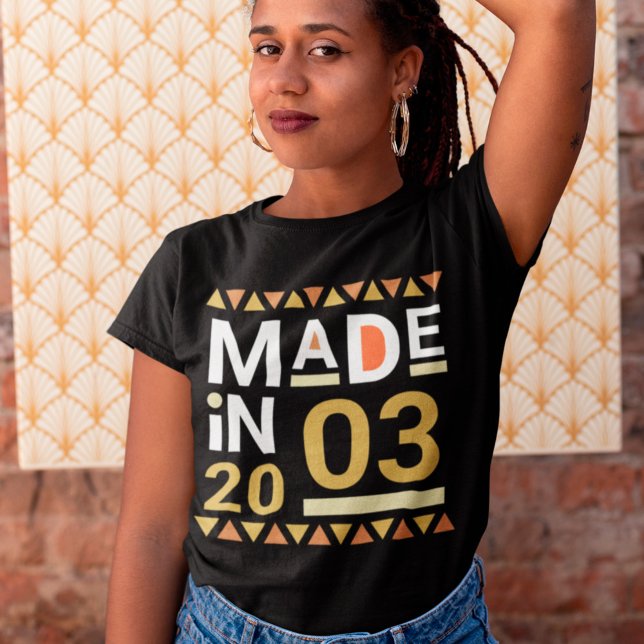 Geburtstagskleidung im T - Shirt (Von Creator hochgeladen)