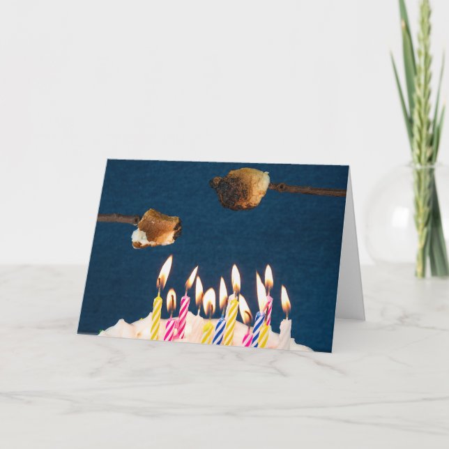 Geburtstagskuchen mit Marshmallow-Braten Karte (Vorderseite)