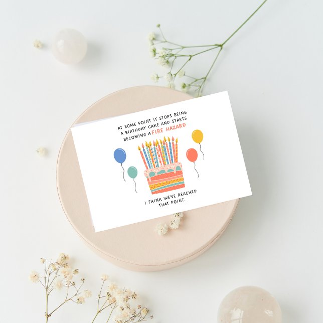 Geburtstagskuchen und Feuergefährdungskarte Feiertagskarte (Von Creator hochgeladen)