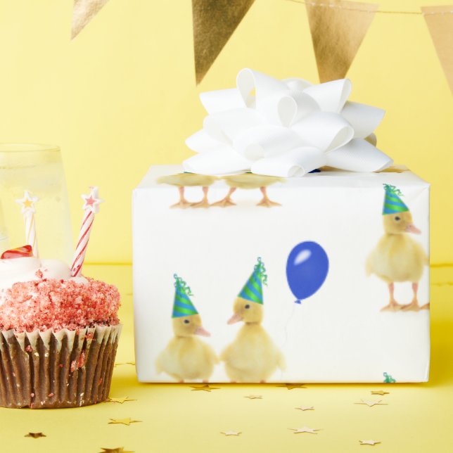 Geburtstagsküken mit blauem Ballon Geschenkpapier (Geburtstagsparty)