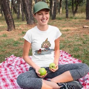 Geburtstagsmädchen mit einem Geschenk T-Shirt
