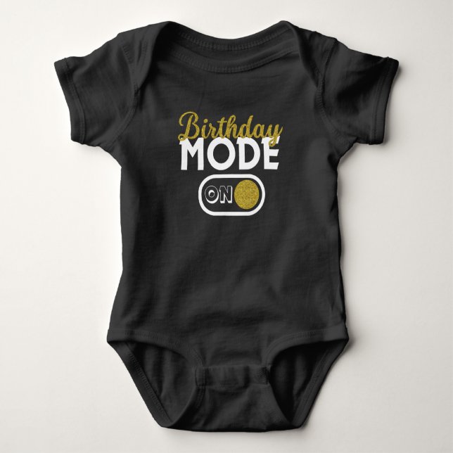 Geburtstagsmodus aktiviert baby strampler (Vorderseite)