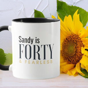 Geburtstagsname ist 40 und Fearless Modern Tasse