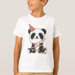 Geburtstagspanda für Kinder zum Geburtstag T - Shi T-Shirt<br><div class="desc">Ein Geburtstagspanda für die Geburtstagsparty. Pandas sind niedliche Tiere und das Lieblingstier vieler Jungen und Mädchen. Ein lustiges Tier zum Geburtstag eines Jungen oder Mädchens.</div>