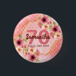 Geburtstagsparty Coral Gold Dahlia Blume Button<br><div class="desc">Eine trendige Taste für eine 70. Geburtstagsfeier. Mit einem Imitat goldhexagon geometrisch geformten Rahmen. Die Blume sind in Rosa, Creme und Korallen mit Aquarellfarben dekoriert. Lebende Korallen mit Polka Punkte als Hintergrund. Vorlagen für einen Namen, 70 Jahre und ein Datum. Geburtsdatum oder Geburtsdatum des Party. Briefe aus Burgund und Korallen....</div>