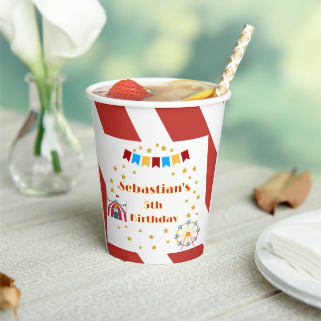 Geburtstagsparty für den Custom Carnival Pappbecher (In Situ)