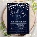 Geburtstagsparty jeder Altersklasse - Rustikales N Einladung<br><div class="desc">Jede urige Geburtstagsparty in Marineblau und Weiß. Das Design umfasst Holzmuster,  Streichellichter und einen stilvollen Script-Schriftart. Personalisieren Sie Ihre persönlichen Daten. Bitte schreiben Sie uns,  wenn Sie weitere Anpassungen benötigen.</div>