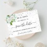 Geburtstagsparty mit blühender, grüner Eleganz Save The Date<br><div class="desc">Eine trendige und mädchenhafte Save the Date-Karte für eine 40. Geburtstagsfeier (oder jedes Alter). Weiß und stilvoll dekoriert mit Imitaten, Glitzern aus silberfarbenem Glitzer, weißen Blumen und Grünpflanzen. Personalisieren und fügen Sie ein Datum und Name/Alter 40. Schwarze Buchstaben. Der Text: Save the Date ist mit einem großen angesagten, handgeschriebenen Stilskript...</div>