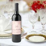 Geburtstagsparty Rose Gold Glitzer Rosa Funkeln Weinetikett<br><div class="desc">Ein trendiges und glamouröses 50. (oder jedes Alter) Geburtstagslabel. Eine gürtelige und feminine Rose goldfarbener Hintergrund, mit Rose Gold, rosa Imitat Glitzer Tropfen, Farbe Tropflook verziert. Mit dem Text: 50 und Happy Birthday. Personalisieren und fügen Sie einen Namen und ein Datum hinzu. Geburtsdatum oder Geburtsdatum des Party. Dunkle Rose goldfarbener...</div>
