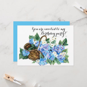 Geburtstagspartykorb mit blauen Hydrangeas Einladung