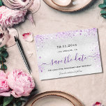 Geburtstagssilber lila Glitzer Save the Date Ankündigungspostkarte<br><div class="desc">Eine trendige und mädchenhafte Save the Date-Karte für eine 40. Geburtstagsfeier (oder jedes Alter). Ein modernes Imitat silbermetallices Hintergrund mit lila Imitaten Glitzer Staub. Personalisieren und fügen Sie ein Datum und Name/Alter 40. Schwarze und lila Buchstaben. Der Text: Save the Date ist mit einem großen angesagten, handgeschriebenen Stilskript geschrieben. Zurück:...</div>