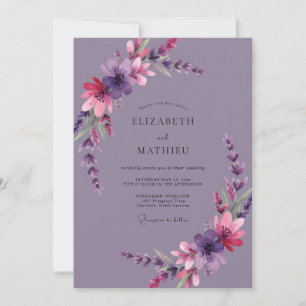Gedämpfte lila Wildblumenhochzeit Einladung
