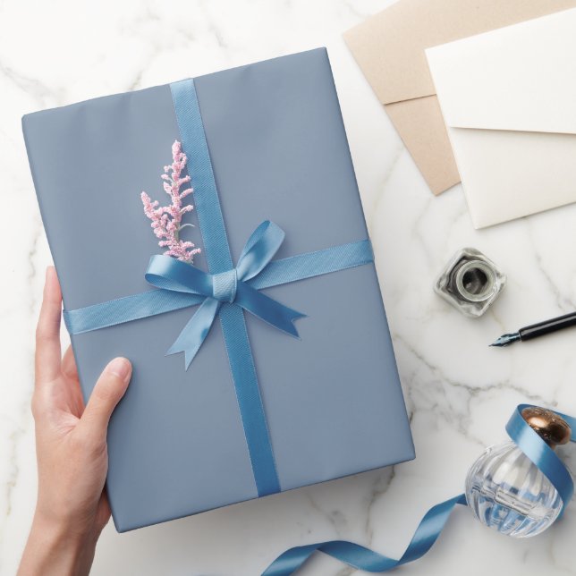 Gedämpftes Schieferblau-Grau, Trendfarbe für Frühl Geschenkpapier (Schenken)