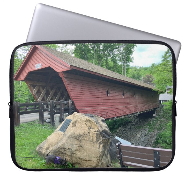 Gedeckte Brücke Laptopschutzhülle (Vorderseite)