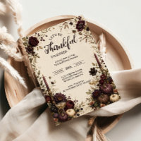 Gedeckter Thanksgiving-Dinner bei Kerzenlicht