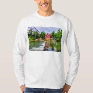 Gedeckter Wasserfall auf dem Seeweg T-Shirt