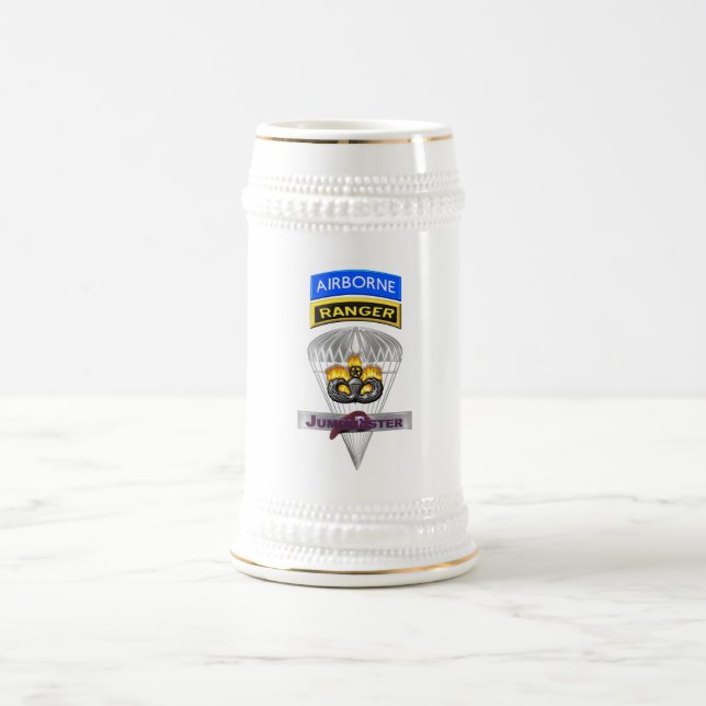 Gedenken an den Im Flugzeug Ranger Jumpmaster Bierglas (Mittel)