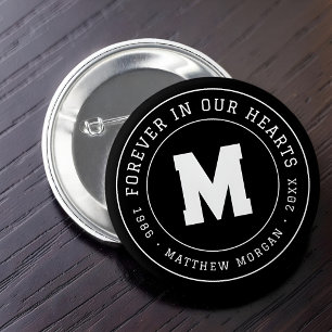 Gedenkmonogramm 'Für immer in unseren Herzen' Button