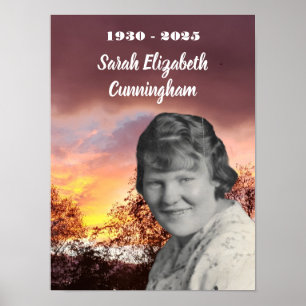 Gedenkroter Sonnenuntergang mit Bäumen   Foto des  Poster