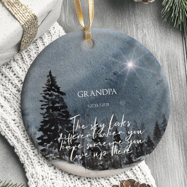 Gedenkschmuck Der Himmel sieht anders aus Keramik Ornament (Memorial Christmas ornament featuring the comforting phrase “The sky looks different when you have s)