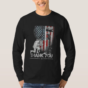 Gedenktag - Militärboo der amerikanischen Flagge T-Shirt