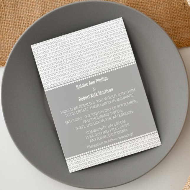 Geek Chic Binary Code Hochzeitseinladung, grau Einladung (Gray Geek Chic Binary Code Wedding Invitation)