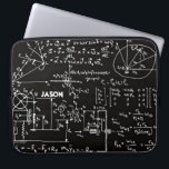 Geeky Mathe-Mathematik personalisiert Laptopschutzhülle<br><div class="desc">Mathematik-/Mathe-/Mathe-Lehrer-Geschenk/Mathe-Studentgeschenk-/Geekgeschenk/das monogramm-Laptop-Hülse der schwarzen Männer personalisierte Namensanfangs. Um den Text zu ändern,  verwenden Sie die Personifizierungswahl. Für umfangreicheren Text ändert wie Änderungen am Schriftart,  Schriftartfarbe,  oder Textplan,  wählen die besonders anfertigen Wahl.</div>