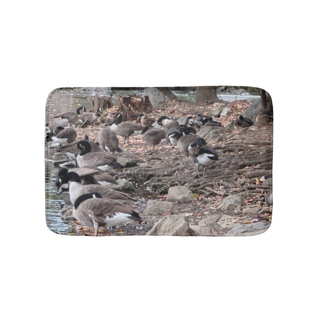 Geese in the Park Bath Mat Badematte (Vorderseite)