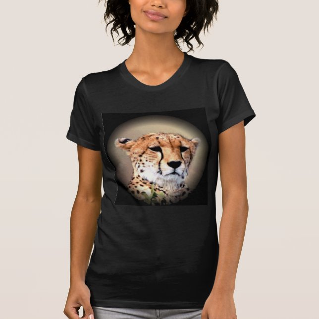 Geetah Portrait von Vollmond: Die Gnade der Natur T-Shirt (Vorderseite)