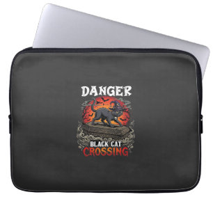 Gefahr Schwarze Katze überquert Halloween Hexenhut Laptopschutzhülle