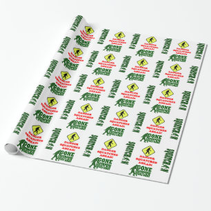 Gefahr Squatches voran Geschenkpapier