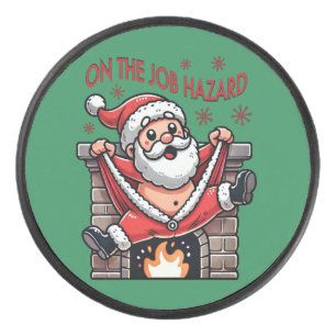 Gefahren am Arbeitsplatz: Weihnachtsmann in Flamme Eishockey Puck