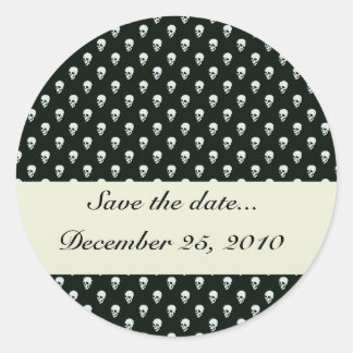 Gefährlicher weißer Schädel auf schwarzer Retroobe Runder Aufkleber