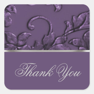 Gefallen an Metallic Embossed Look Damask in Plum Quadratischer Aufkleber
