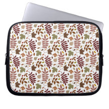 Gefallene Blätter Muster-Herbstfarben auf Weiß