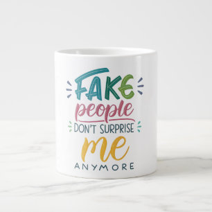 Gefälschte Menschen überraschen mich nicht mehr Jumbo-Tasse